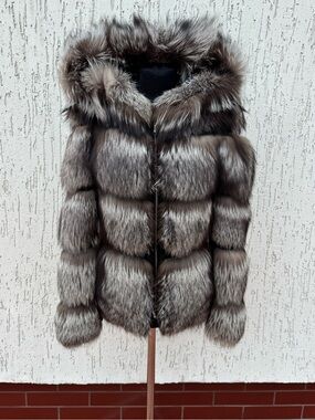 Women’s fox fur jacket w a hood
